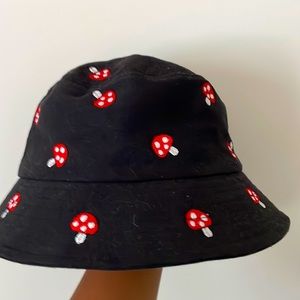 SUMMER BLACK BUCKET HAT WITH RED MUSHROOMS